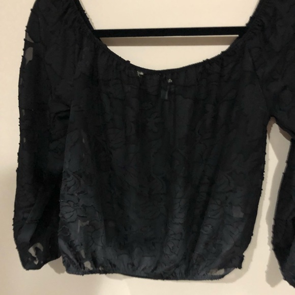 Beautiful top - Picture 4 of 7